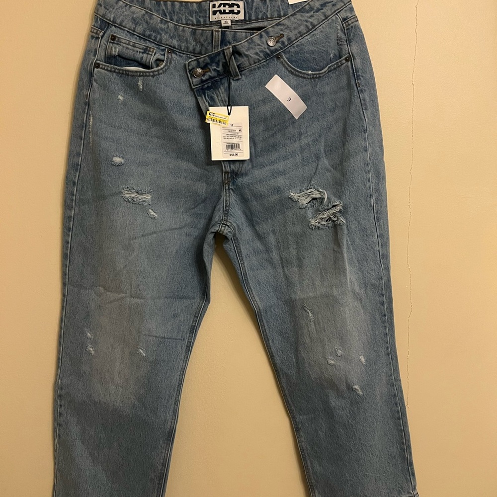 NWT KBB Light wash and lightly distressed straight leg jeans